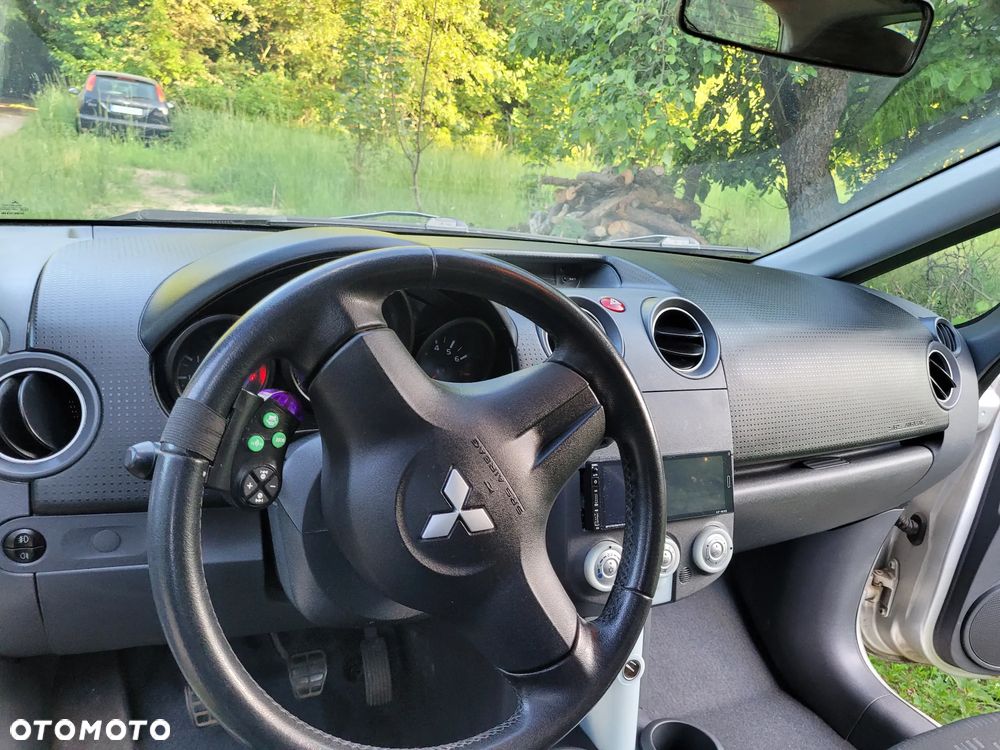 Mitsubishi Colt - 8