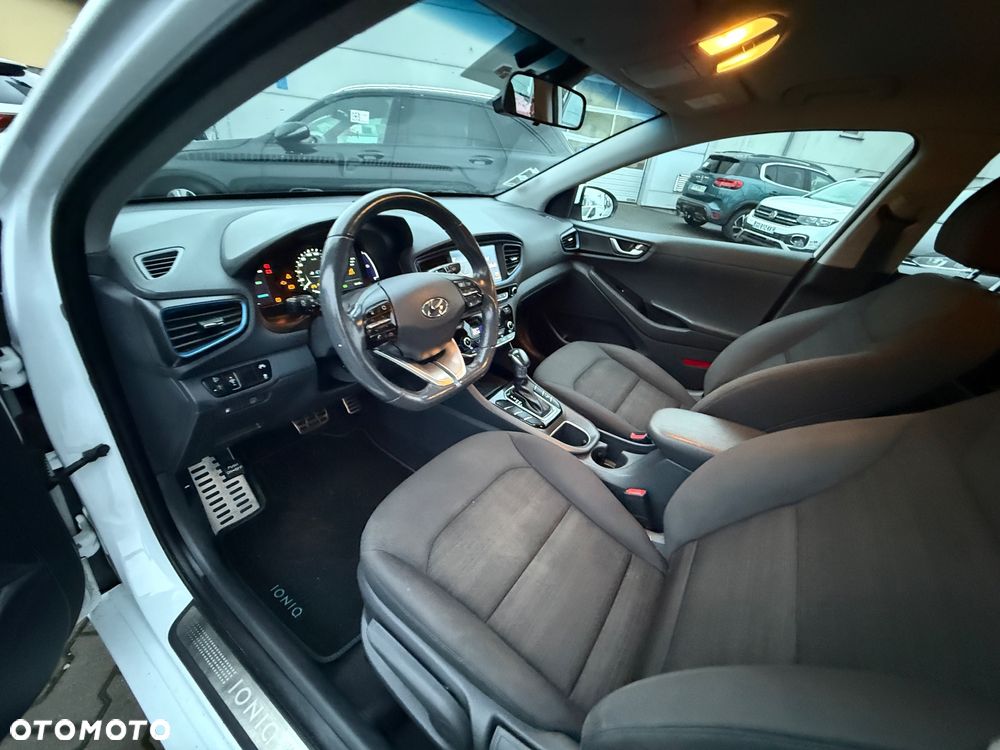 Hyundai IONIQ Hybrid Premium - 18