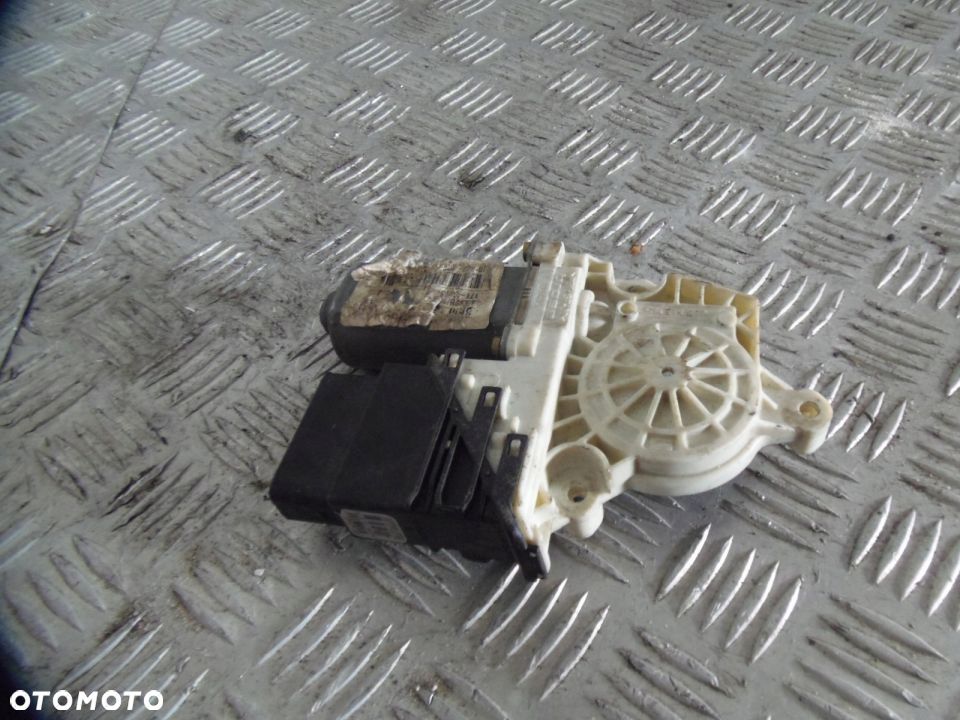 VW BORA SILNICZEK SZYBY PRZÓD LEWY - 2