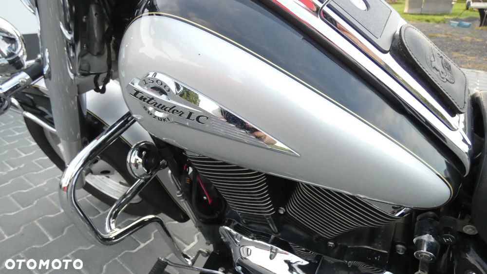 Suzuki Intruder - 15