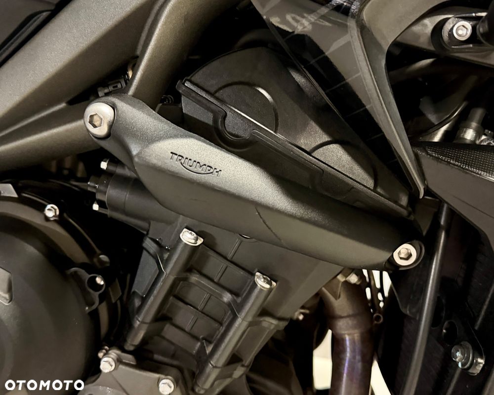 Triumph Street Triple - 16
