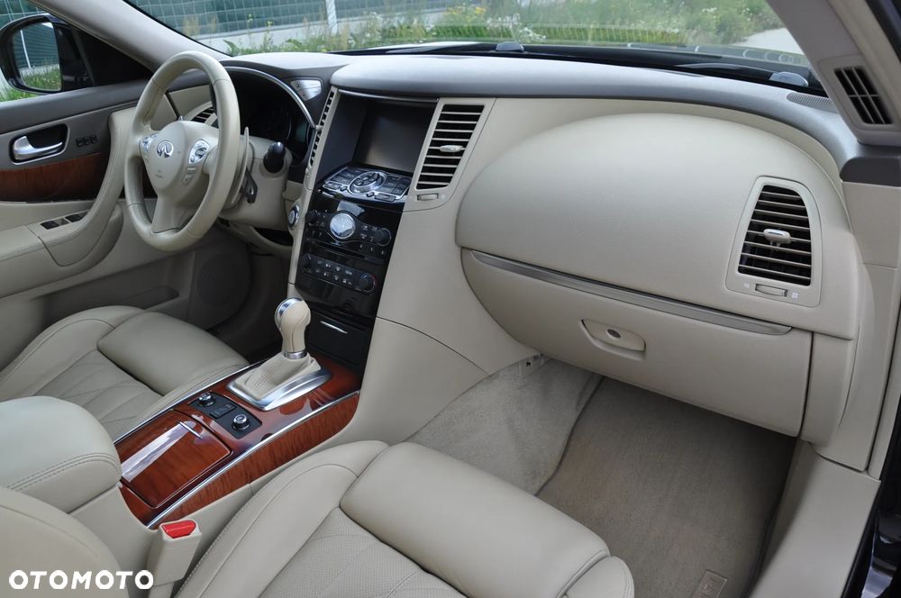 Infiniti QX70 - 17