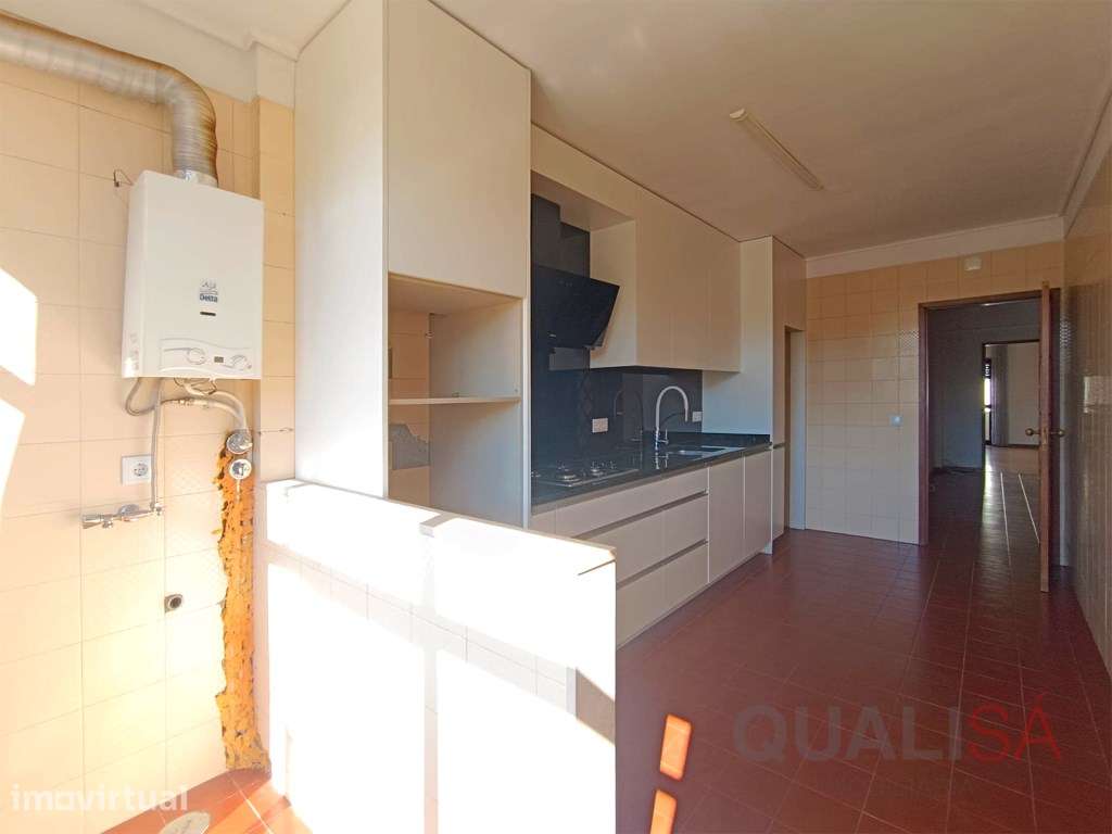 Apartamento T2 com varandas e garagem fechada em S. Vítor em Braga - Grande imagem: 3/34
