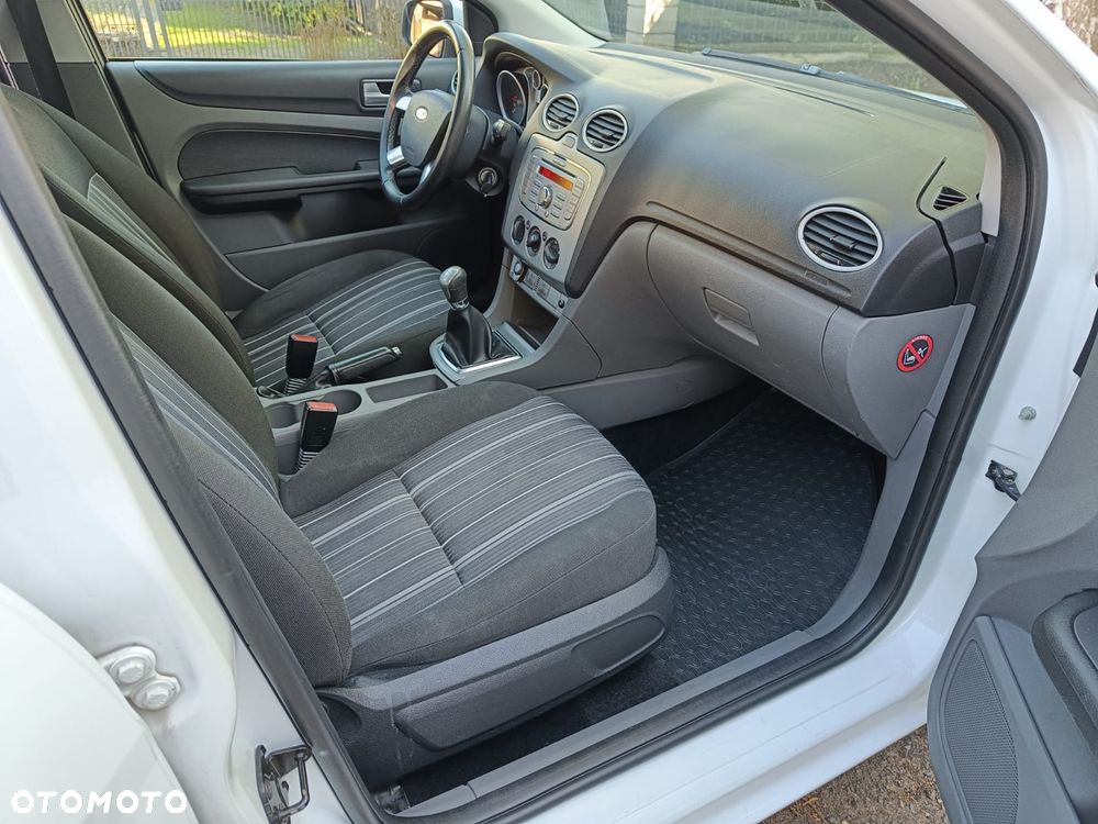 Ford Focus ver-1-8-tdci-trend-plus - 11