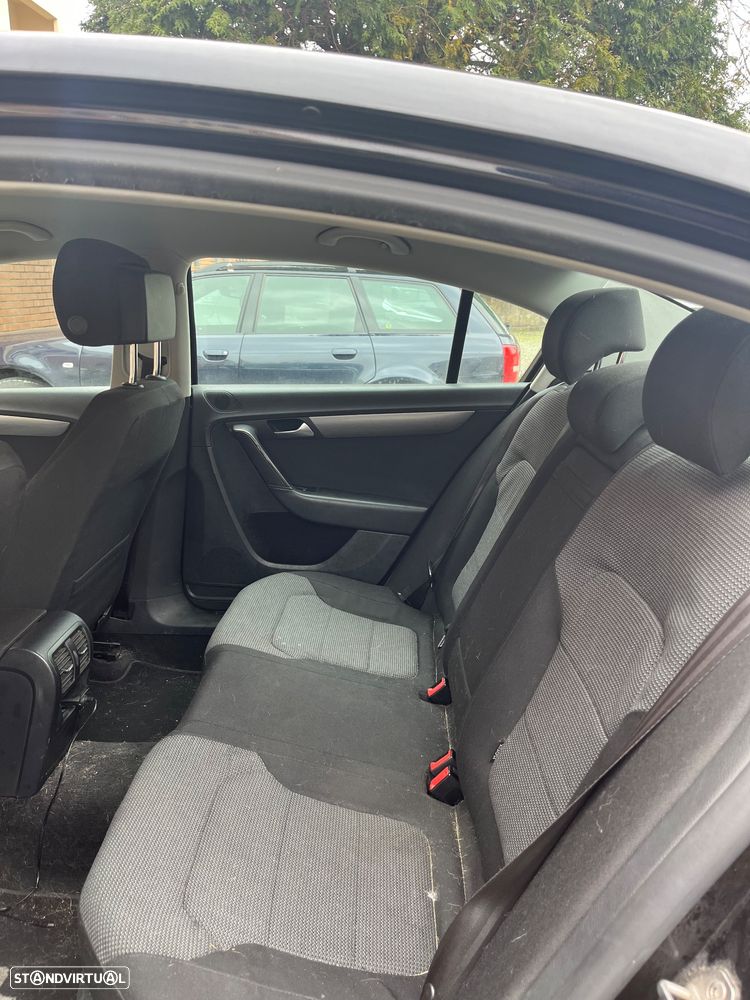 VW Passat 1.6 TDI BlueMotion - 15