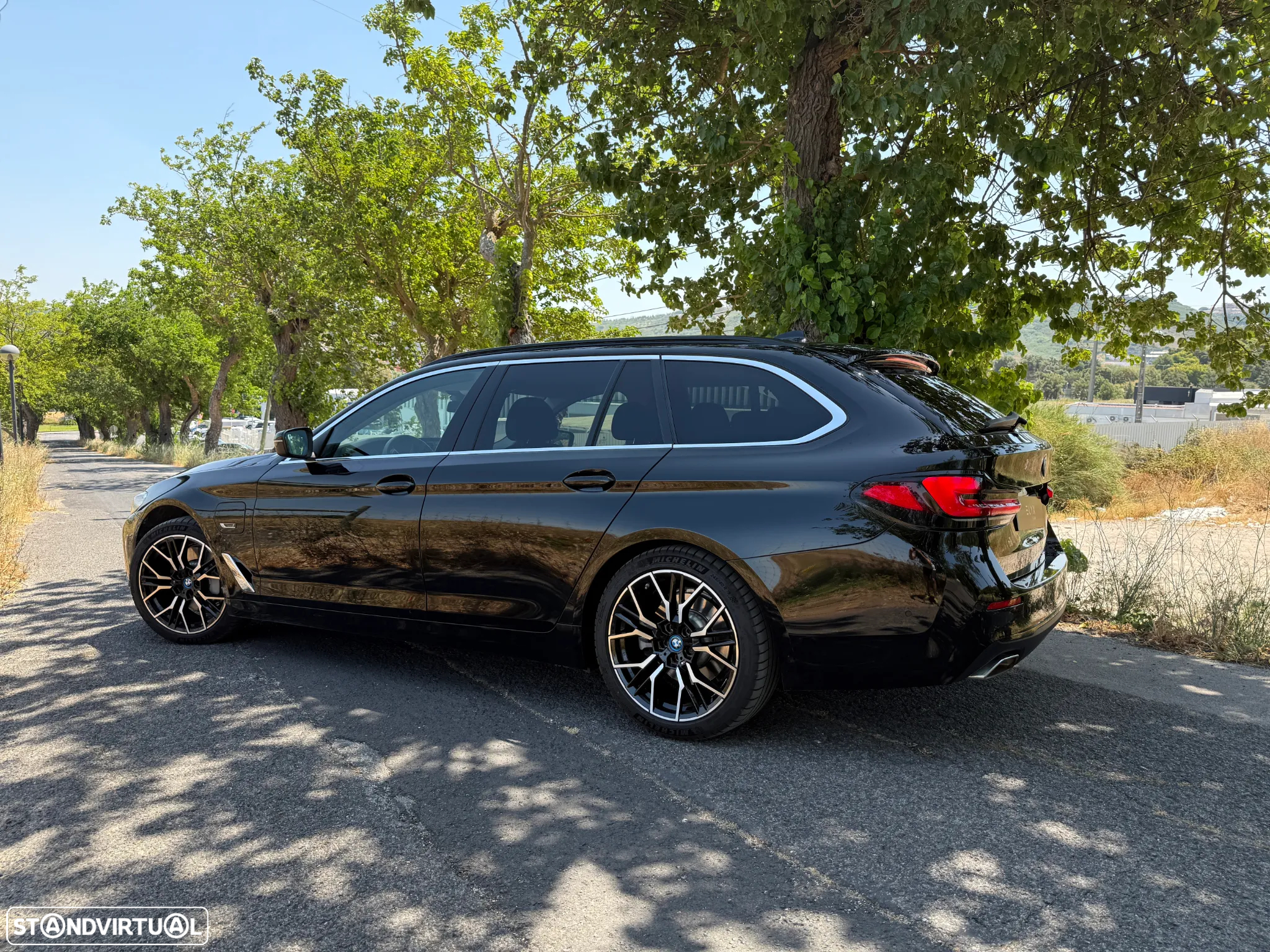 BMW 530 e Pack Desportivo M - 11