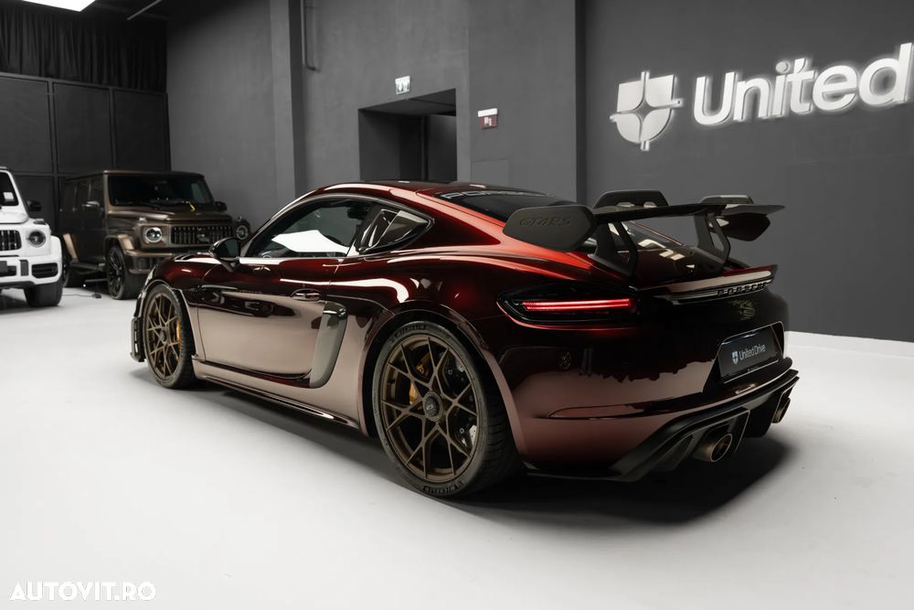 Porsche Cayman GT4 RS - 10