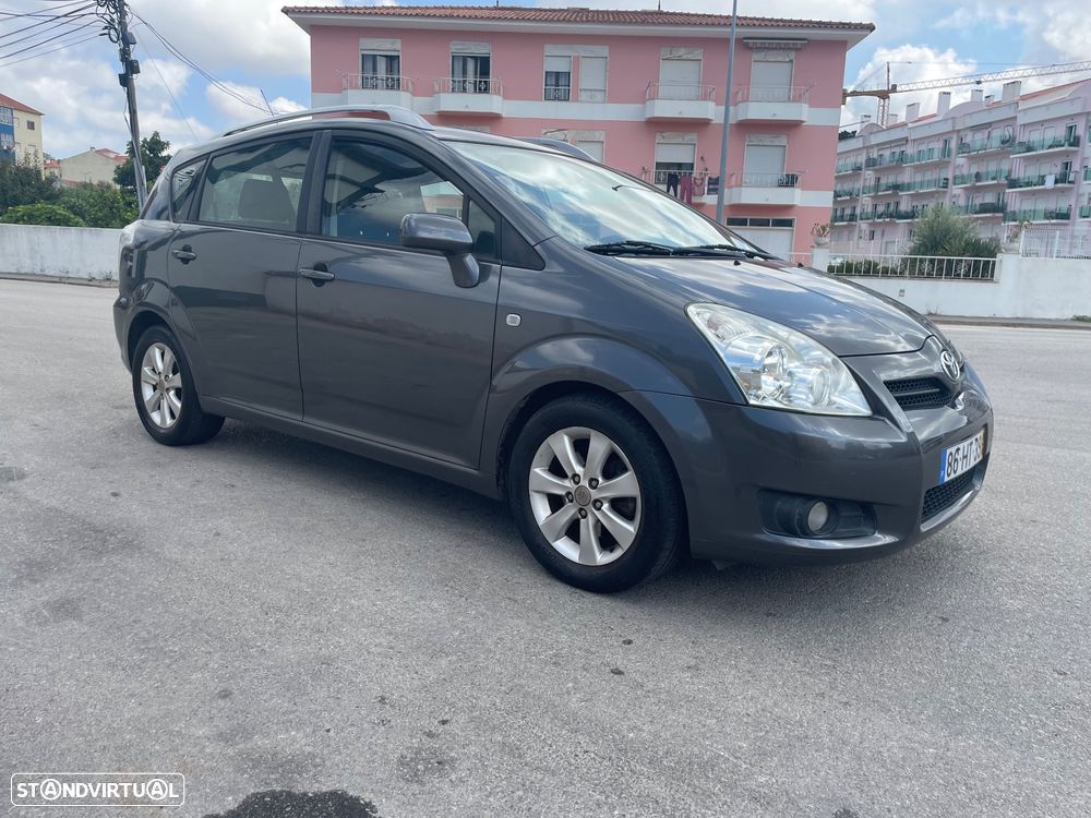 Toyota Corolla Verso 2.2 D-4D - 5