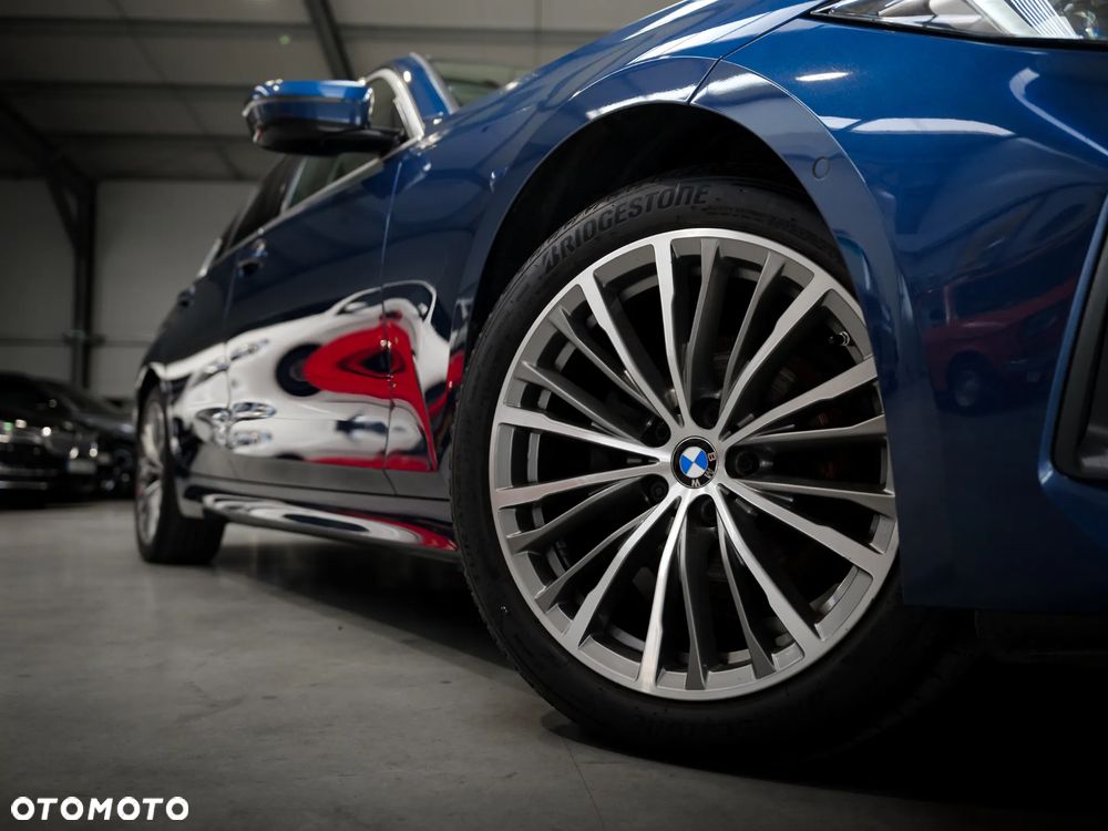 BMW Seria 3 320d xDrive mHEV - 13