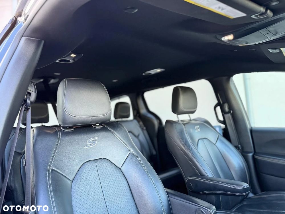 Chrysler Pacifica - 15