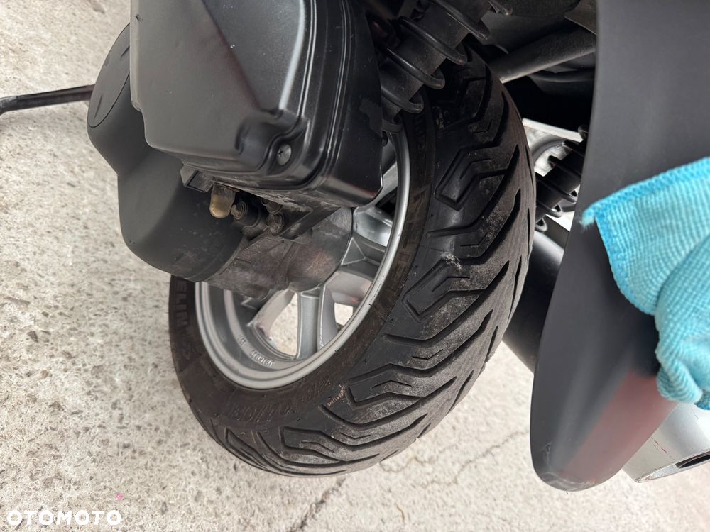 Suzuki Burgman - 15
