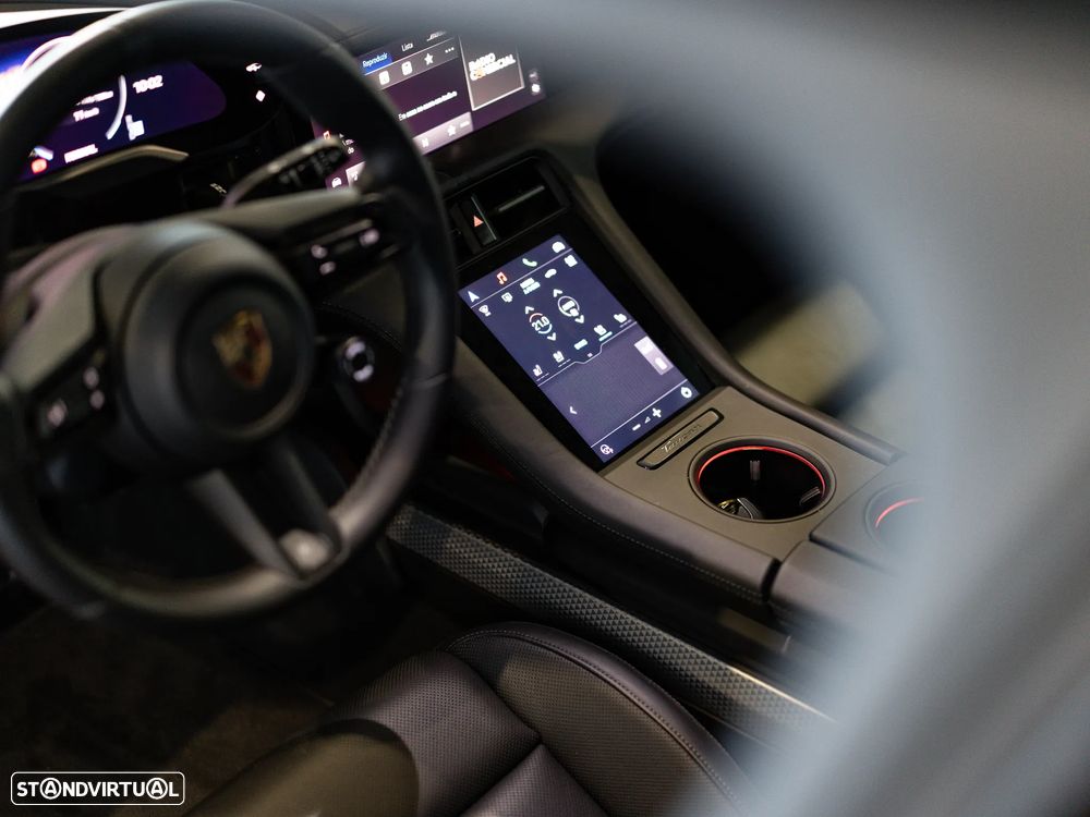 Porsche Taycan Cross Turismo 4 - 29