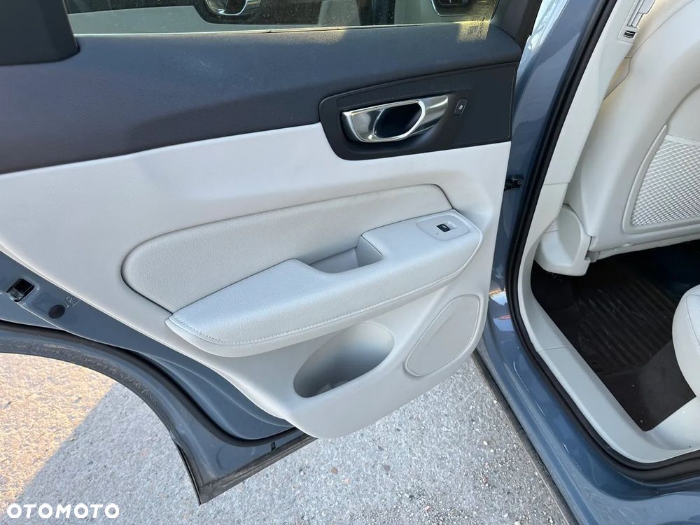 Volvo XC 60 B5 B Geartronic Momentum Pro - 27