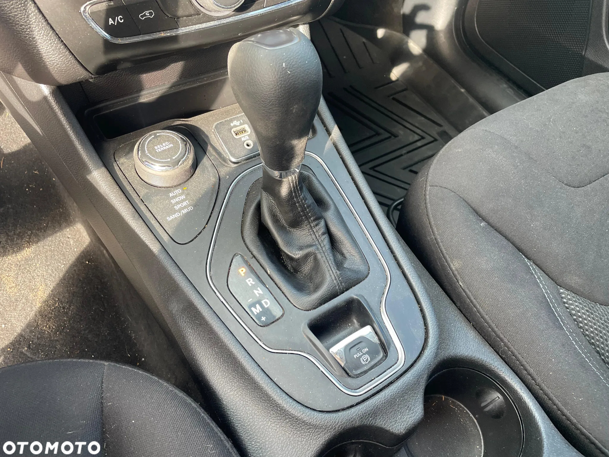 Jeep Cherokee - 16