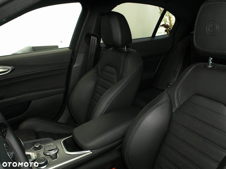 Alfa Romeo Giulia - 10