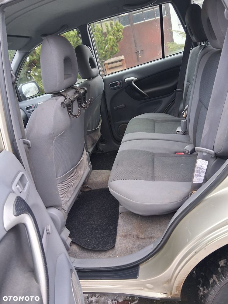 Toyota RAV4 D-4D 4x4 - 16