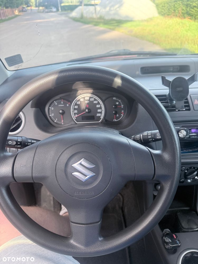 Suzuki Swift - 12