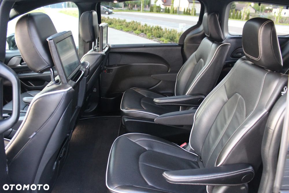 Chrysler Pacifica - 25