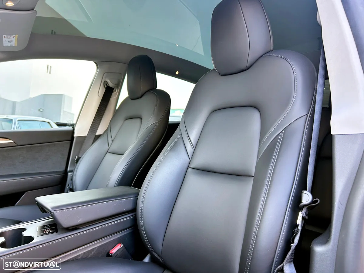 Tesla Model Y Long Range Dual Motor AWD - 21