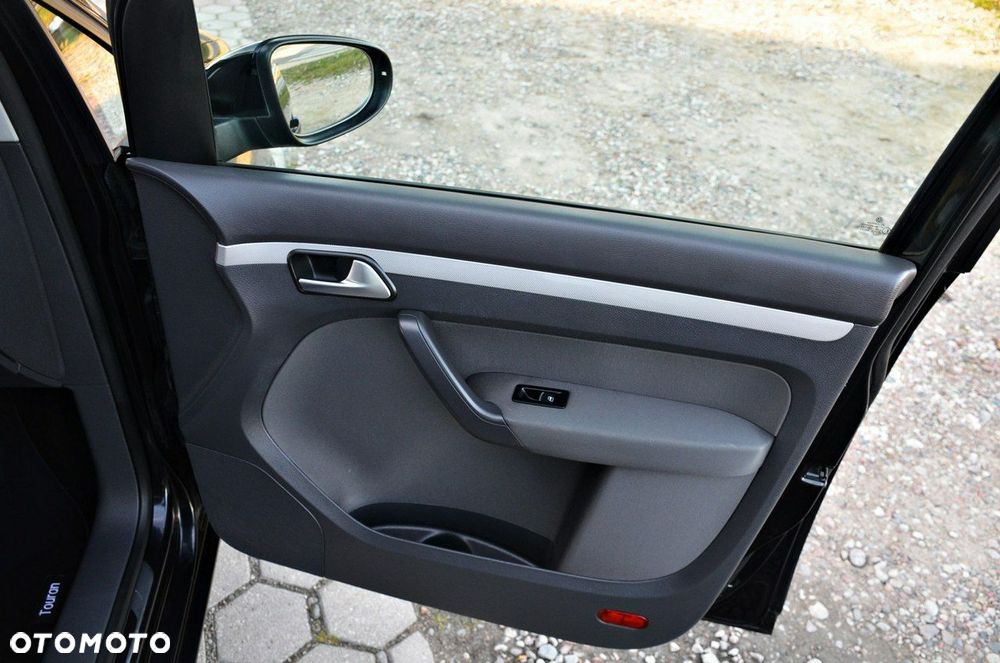 Volkswagen Touran - 26