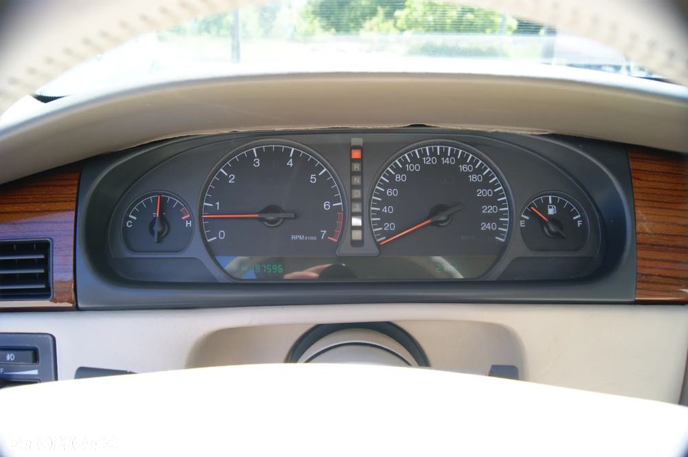 Cadillac Seville - 11