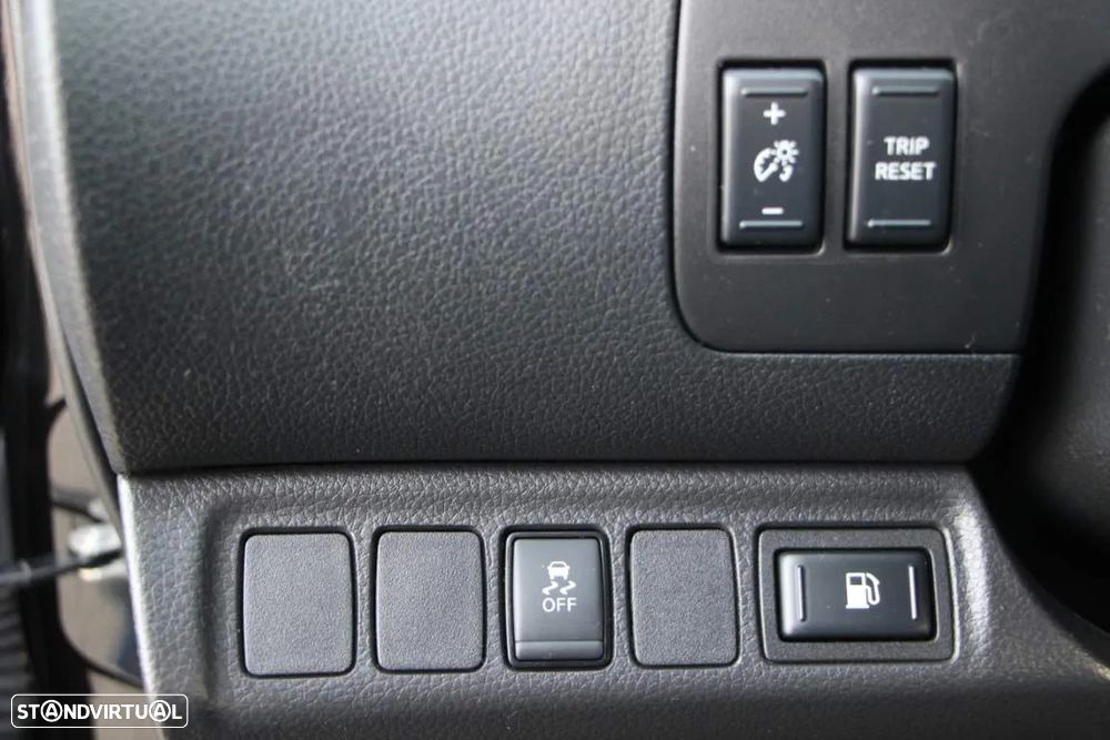 Nissan Navara 2.3 dCi CD 4WD Tekna AT - 18