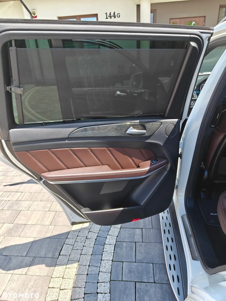 Mercedes-Benz GL - 23