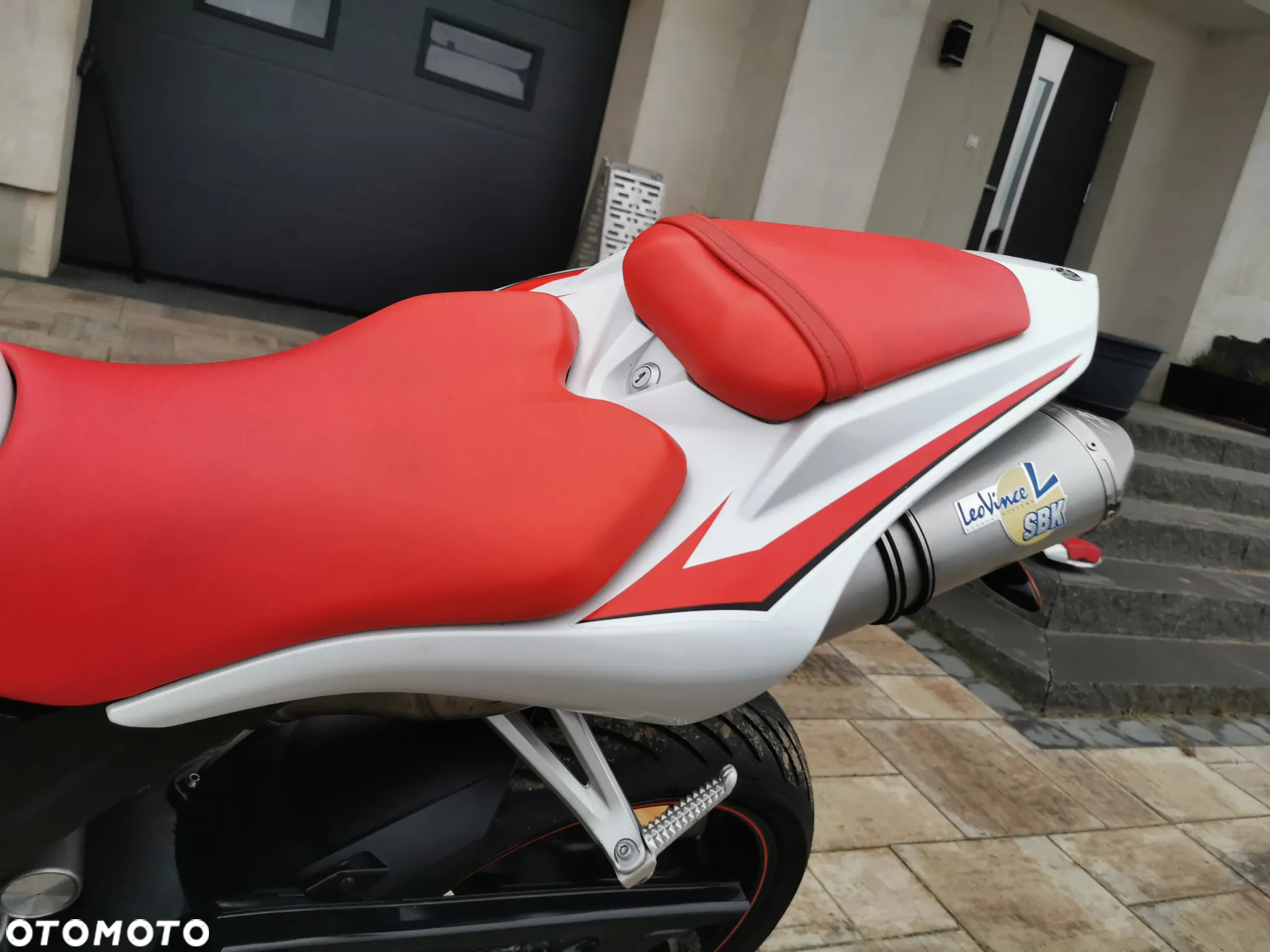 Yamaha R1 - 11