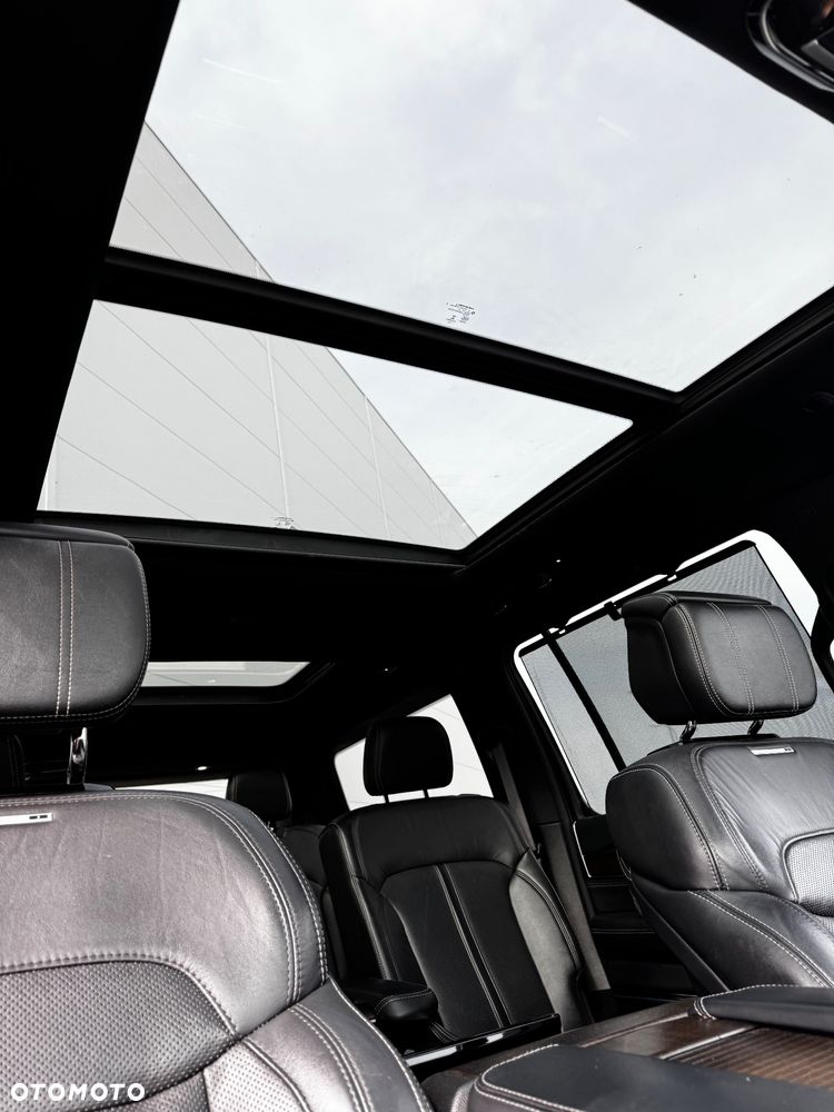 Jeep Grand Wagoneer - 12