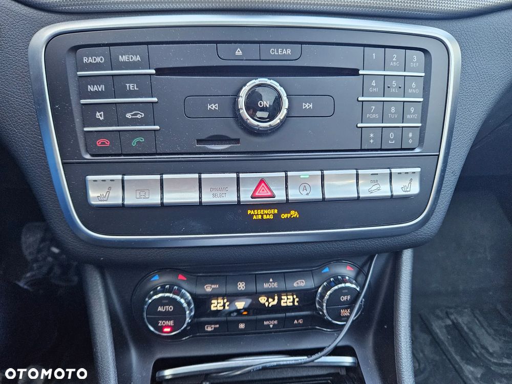 Mercedes-Benz GLA 250 4Matic 7G-DCT - 13