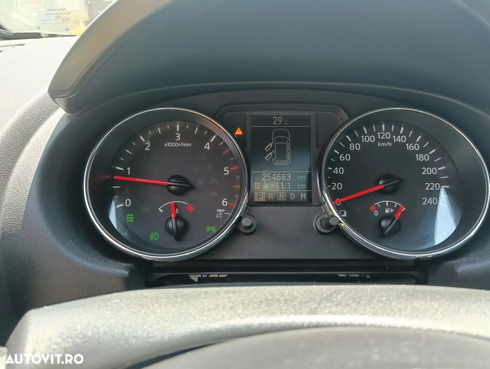 Nissan Qashqai 2.0 DCI 4 x 4 DPF Aut tekna - 8