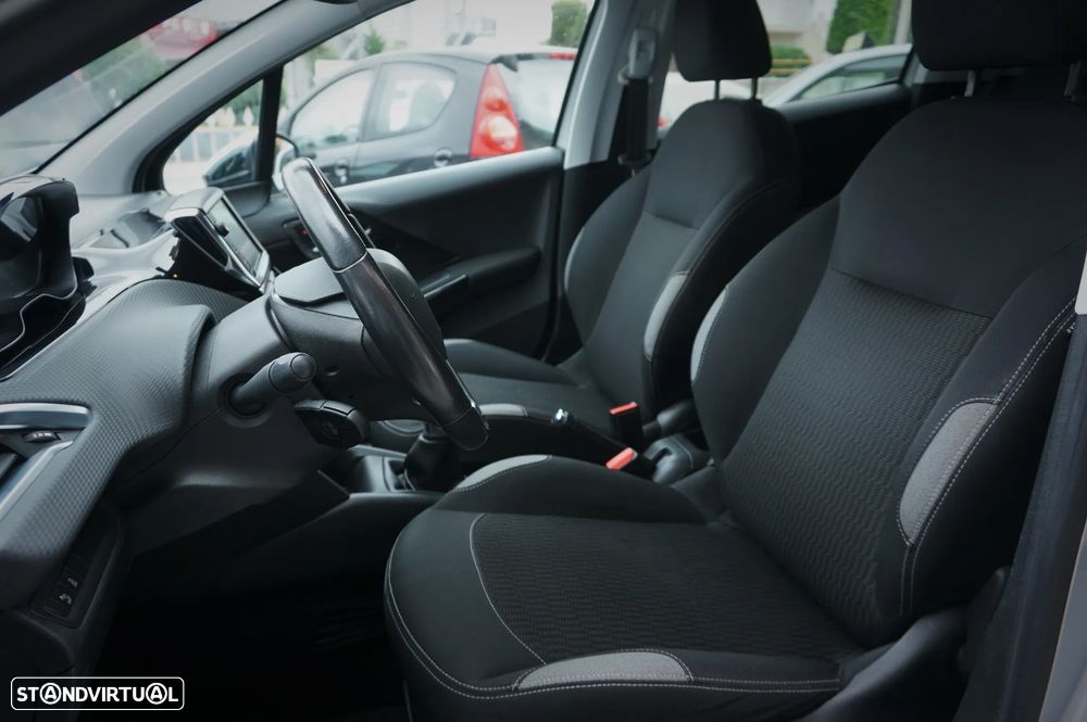 Peugeot 208 1.6 BlueHDi Style - 11