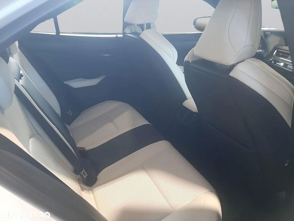 Lexus UX 250h F SPORT - 6