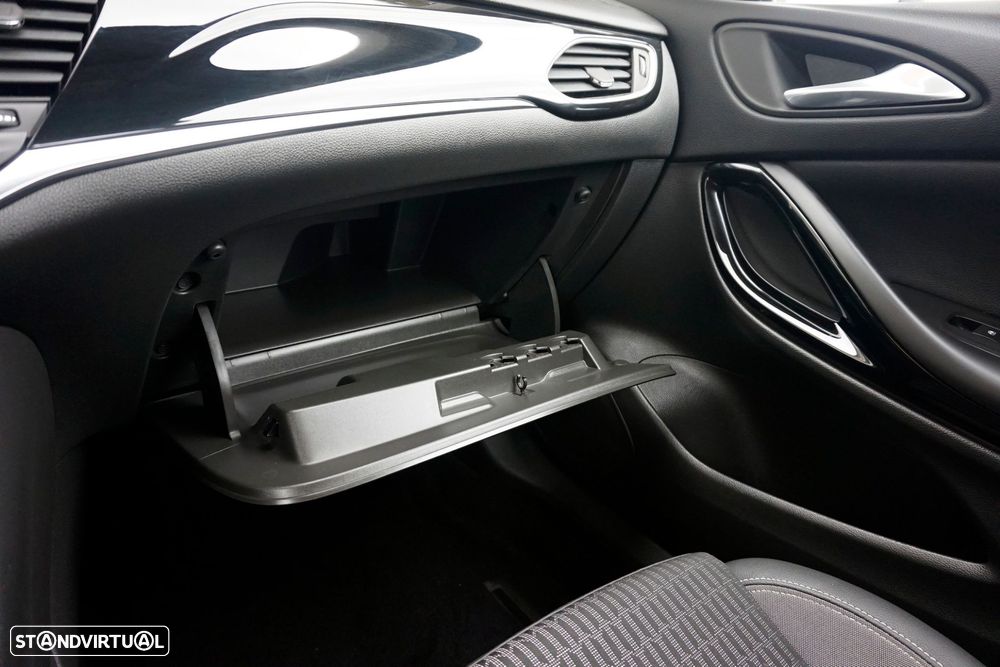 Opel Astra 1.2 Turbo Elegance - 25