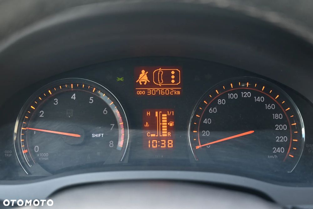 Toyota Avensis 2.0 Prestige - 8