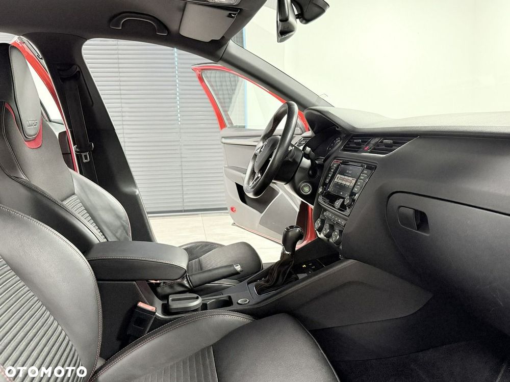 Skoda Octavia 2.0 TDI RS Challenge DSG - 30