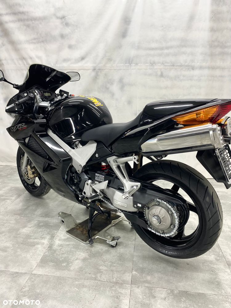 Honda VFR - 12