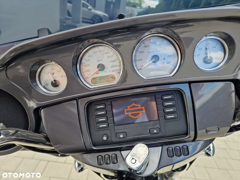 Harley-Davidson Touring Street Glide - 2