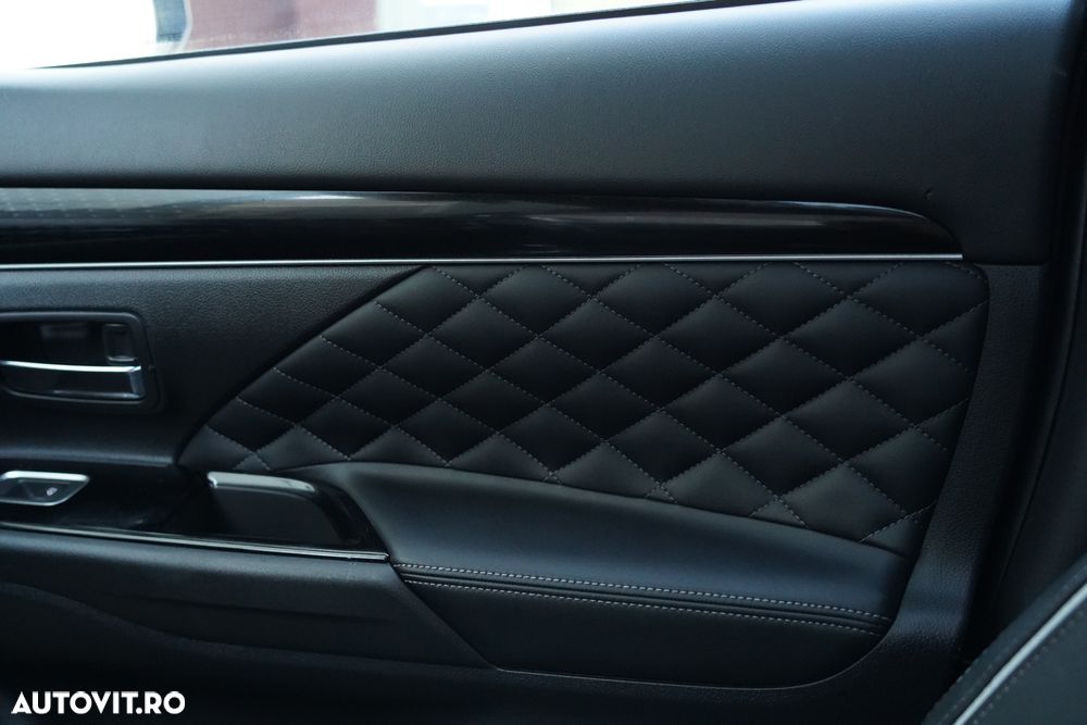 Mitsubishi Outlander PHEV 2.4 L 4X4 Instyle+ - 11