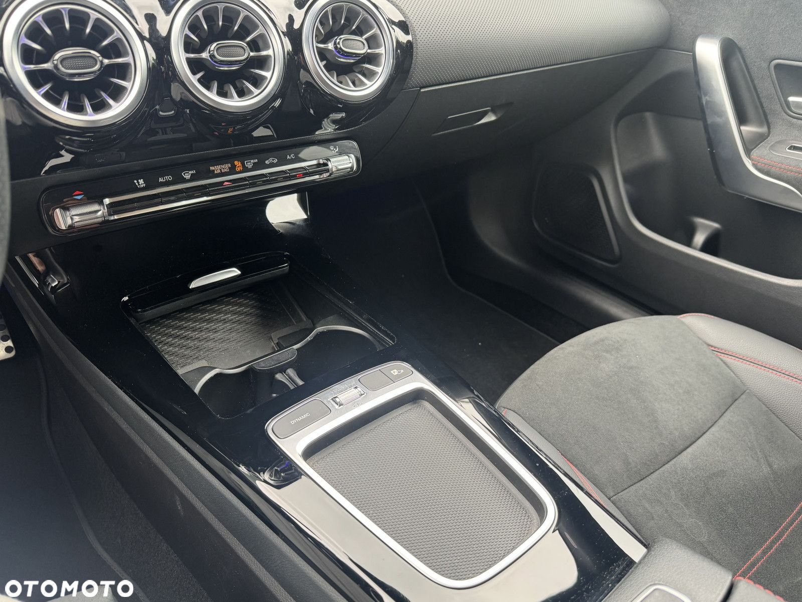 Mercedes-Benz CLA - 22
