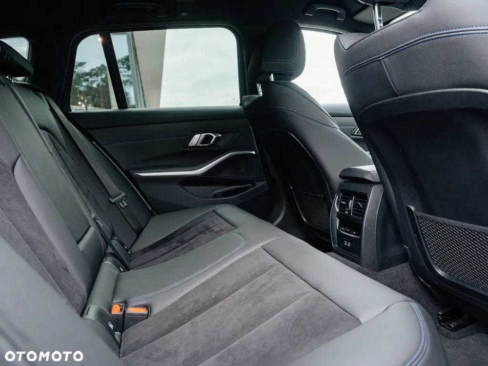 BMW Seria 3 320d xDrive M Sport - 13