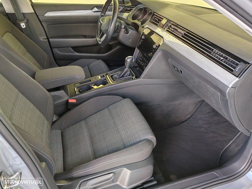 VW Passat Variant 2.0 TDI Business DSG - 11