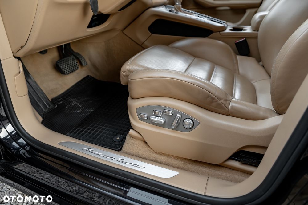 Porsche Macan Turbo - 17