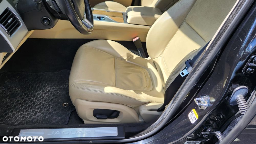 Jaguar XF 2.0 T Premium Luxury - 14