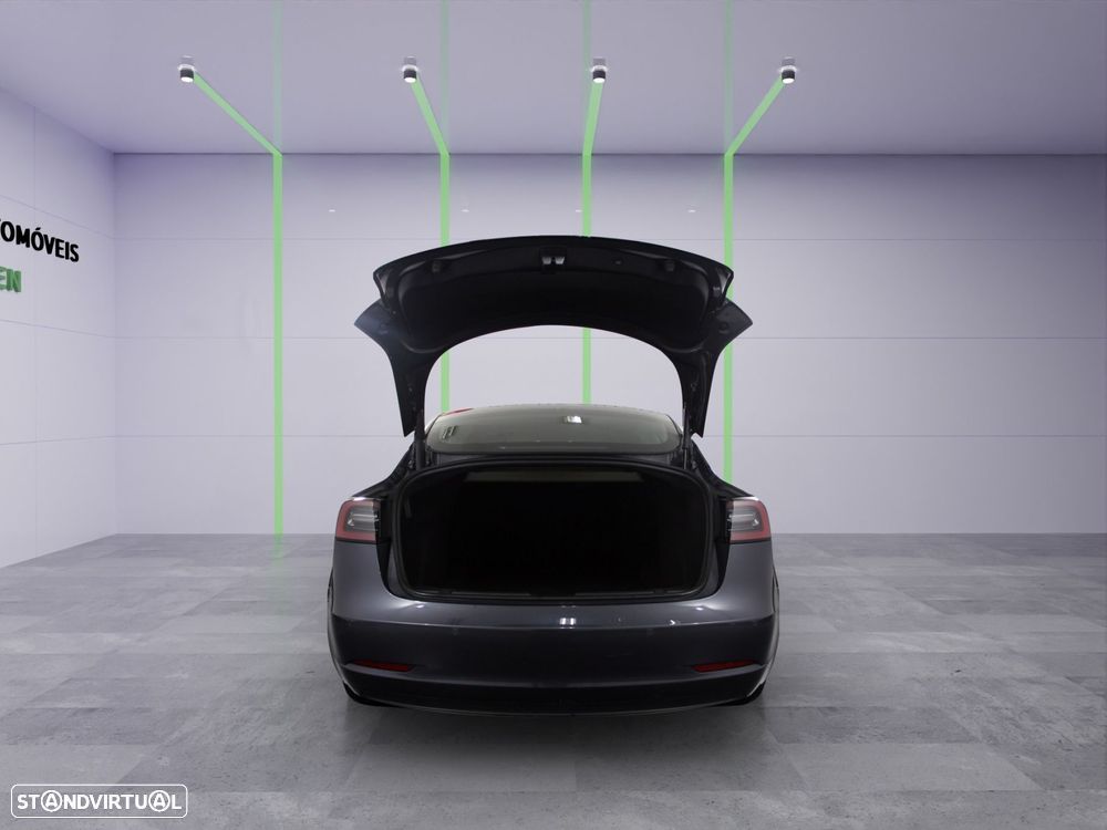 Tesla Model 3 - 5