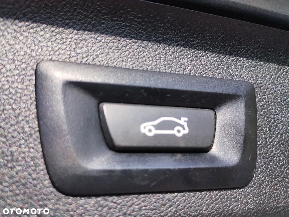 BMW Seria 5 518d Touring Luxury Line - 9