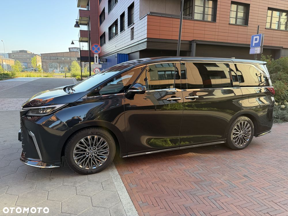 Lexus LM 350h Omotenashi - 4