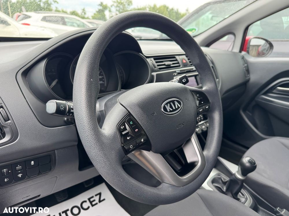 Kia Rio - 12