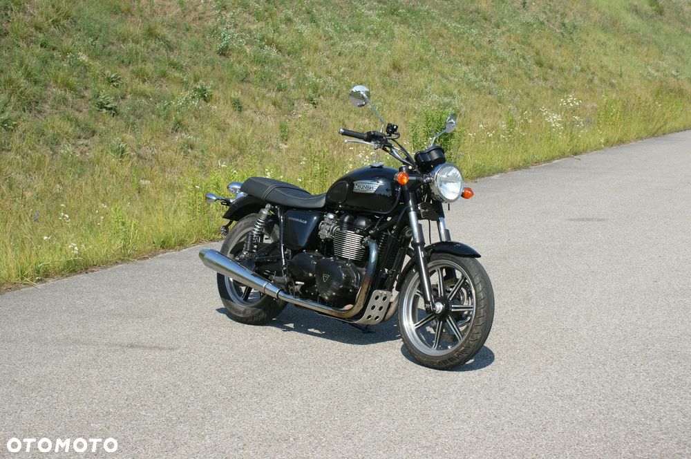 Triumph Bonneville - 2