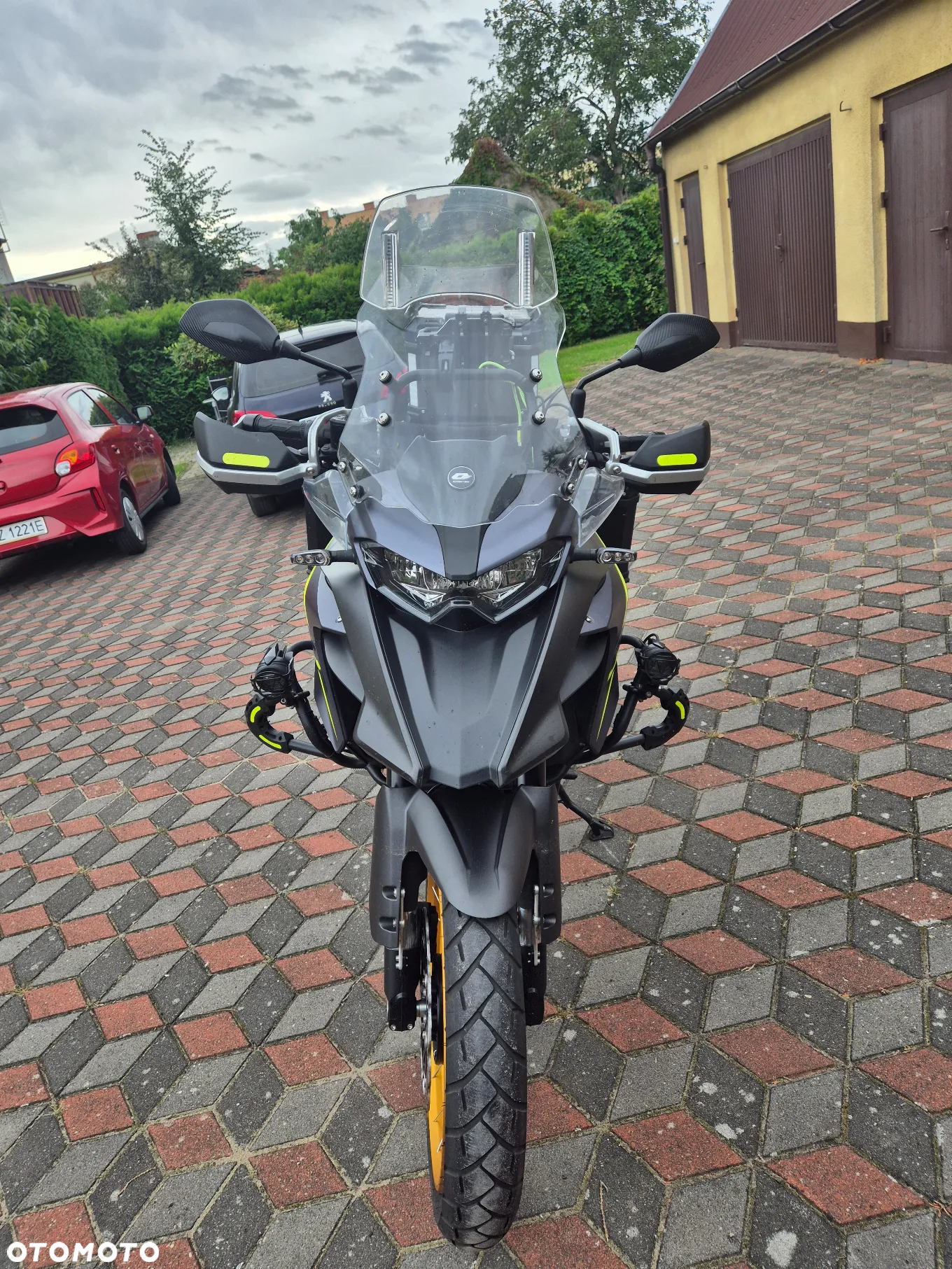 QJMOTOR SRT 550X - 5